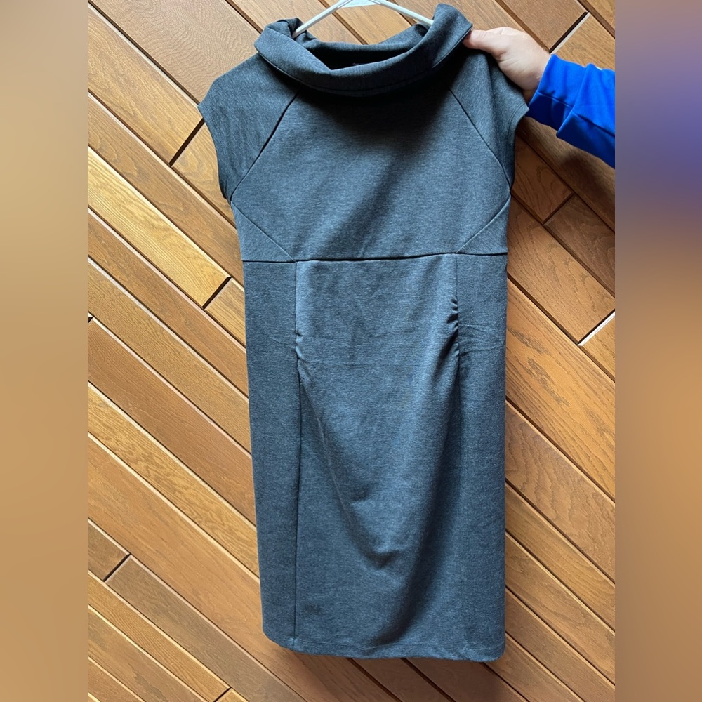 Collared fitted Gap maternity dress
